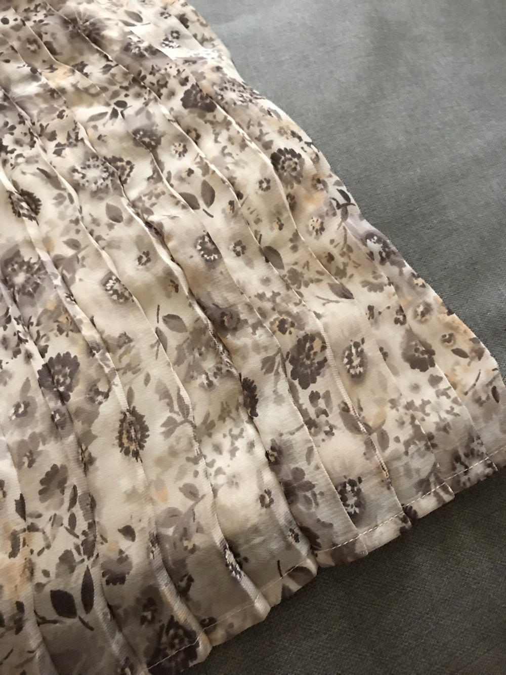 LC Lauren Conrad Floral Pleated Gray Maxi Dress - Picture 8 of 9